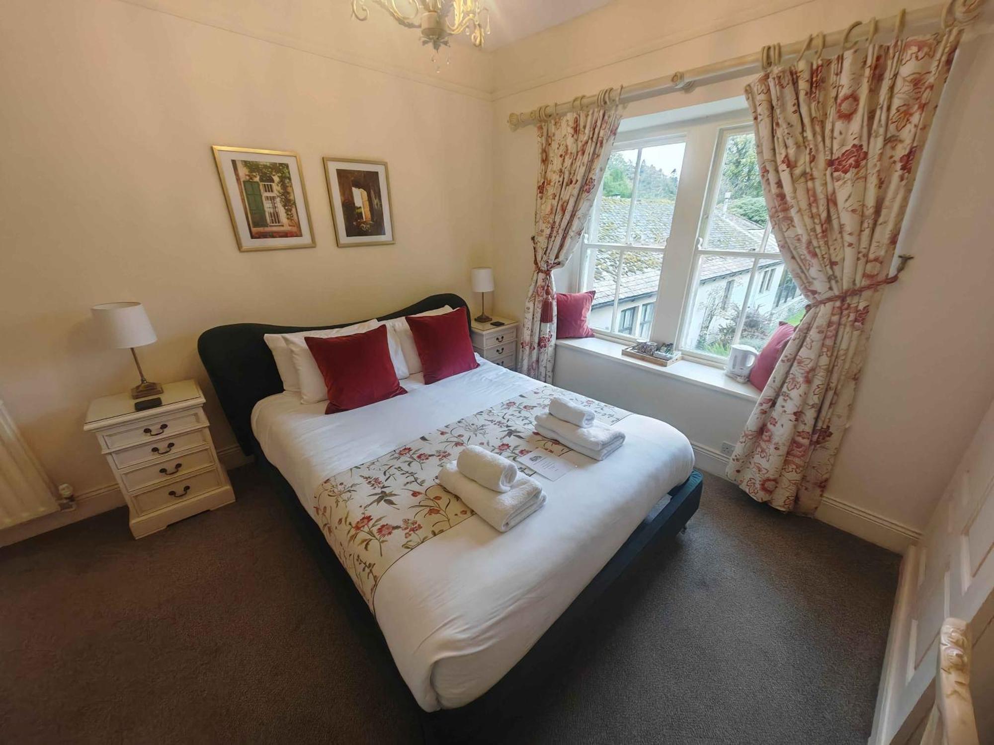 Lovelady Shield Hotel