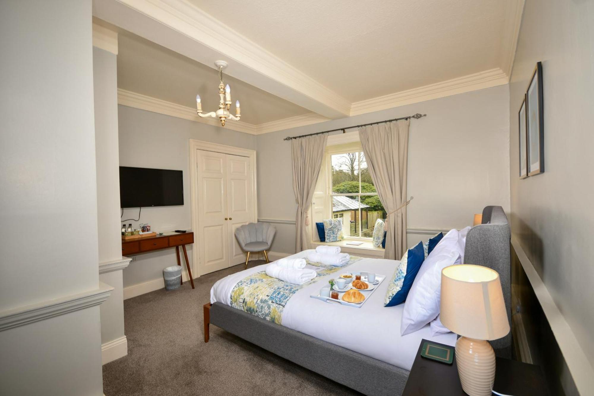 Hotel Lovelady Shield 3*