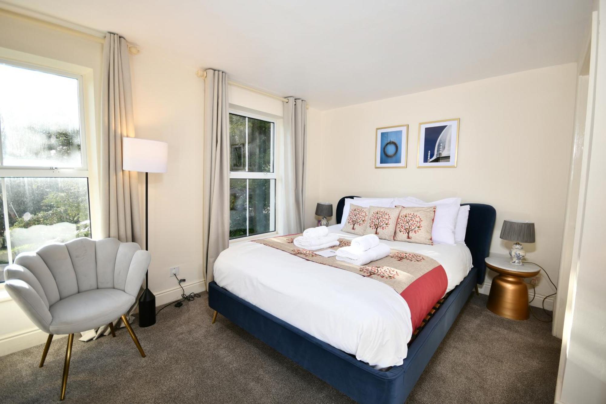 Hotel Lovelady Shield