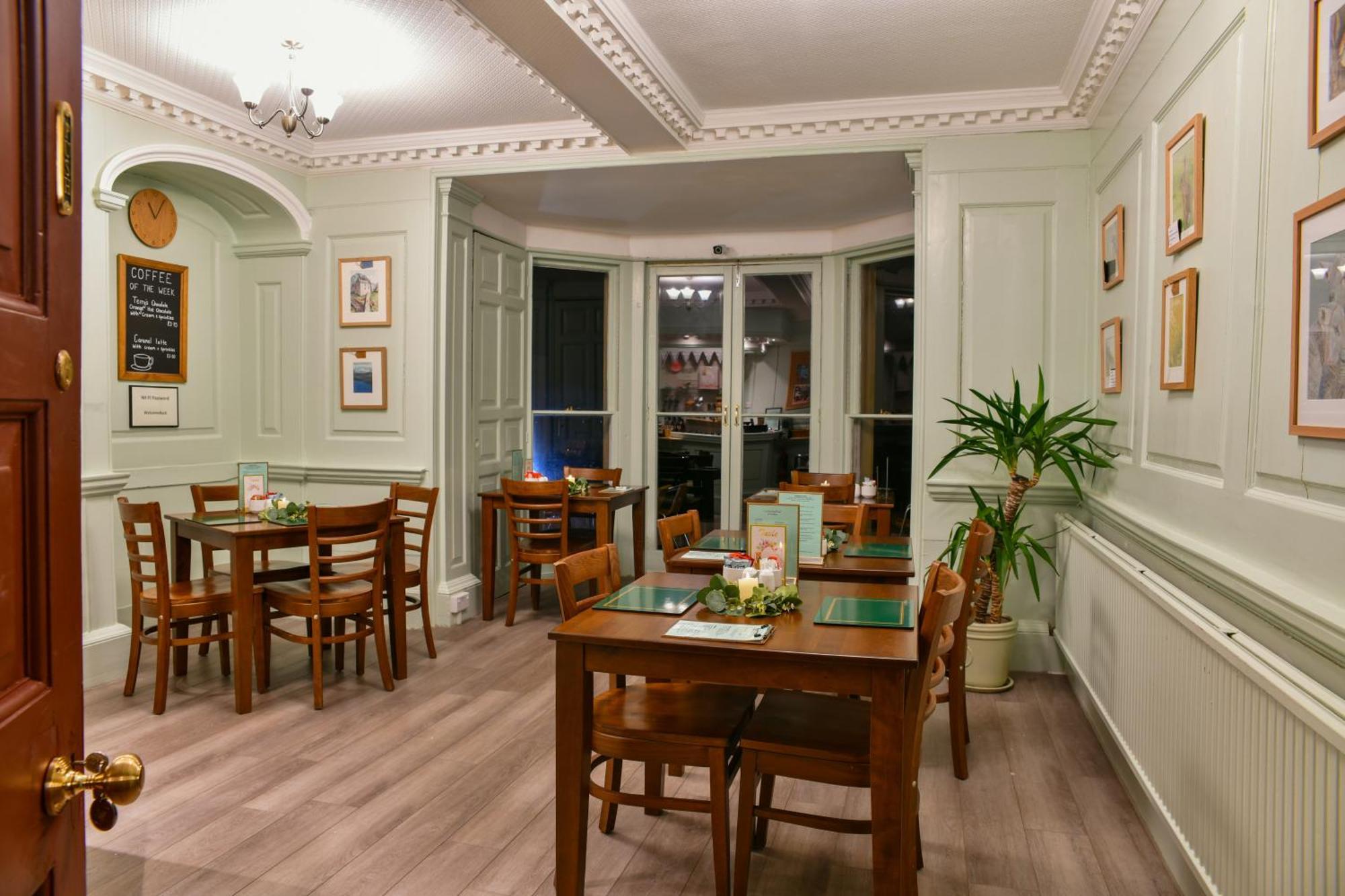 Hotel Lovelady Shield 3*