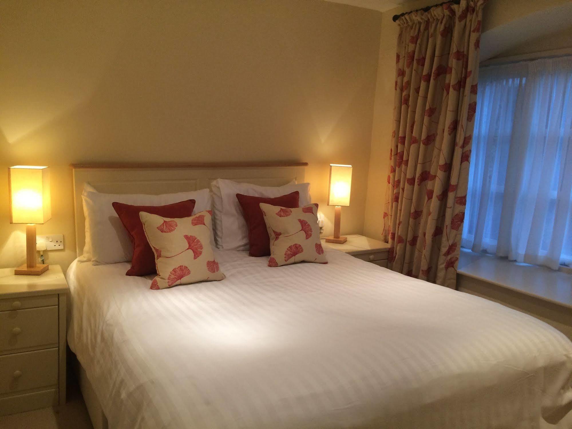 Hotel Lovelady Shield